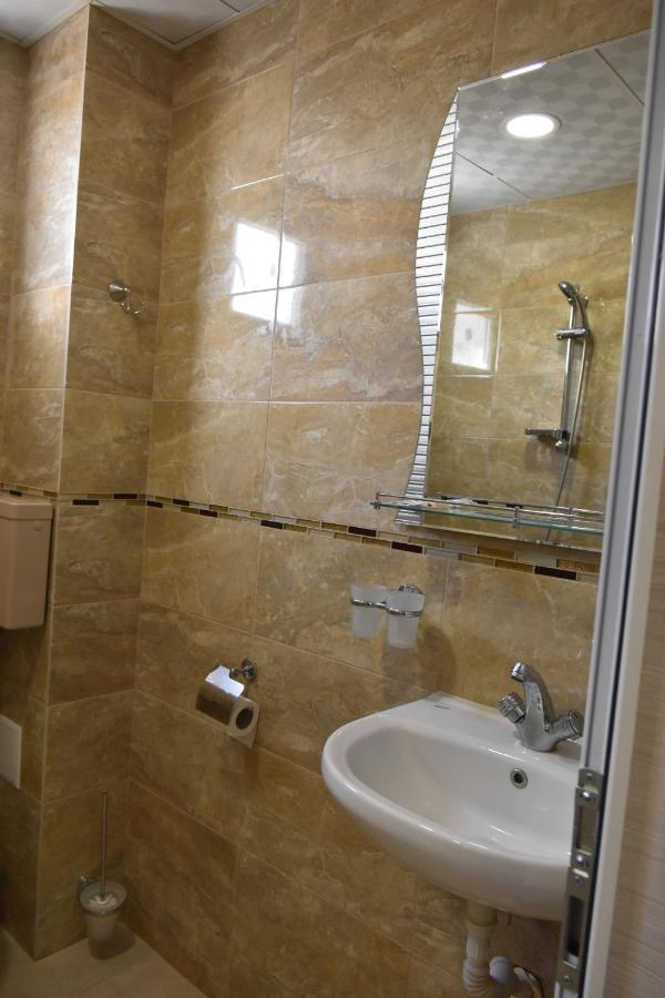 Suhin Dol Hotel Belimel Екстериор снимка
